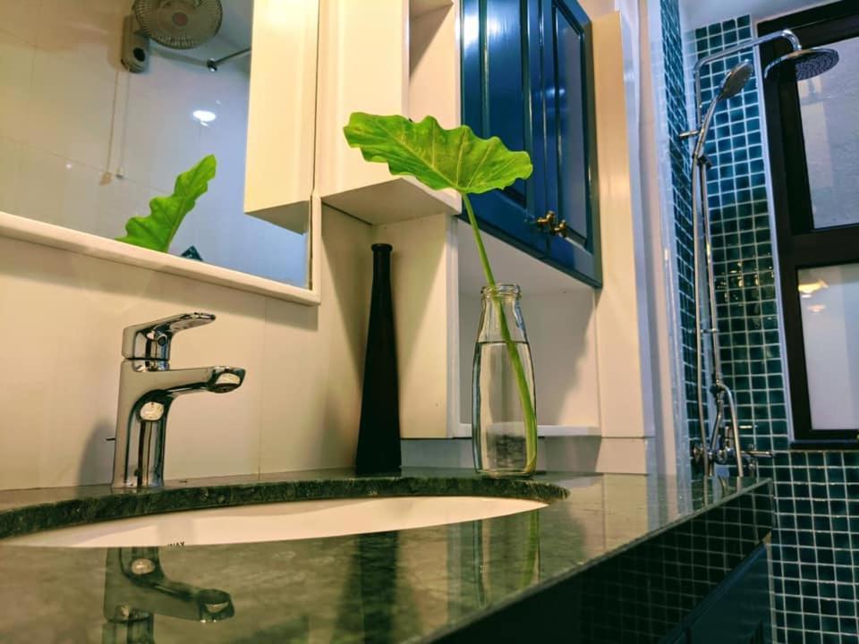 مبيت وإفطار هانوي Chez Madame Binh المظهر الخارجي الصورة
