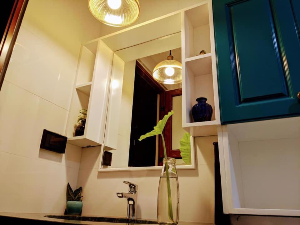 مبيت وإفطار هانوي Chez Madame Binh المظهر الخارجي الصورة